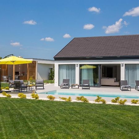 Bandelli Villas Oklaj Exteriör bild